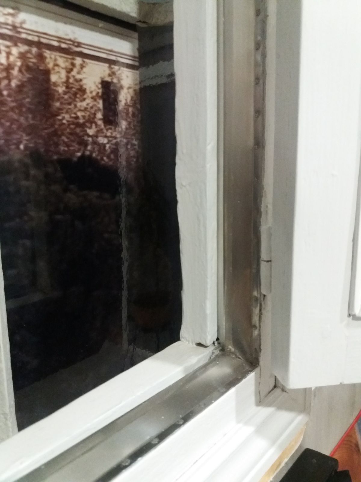 Burlete Flexible en ventana de madera