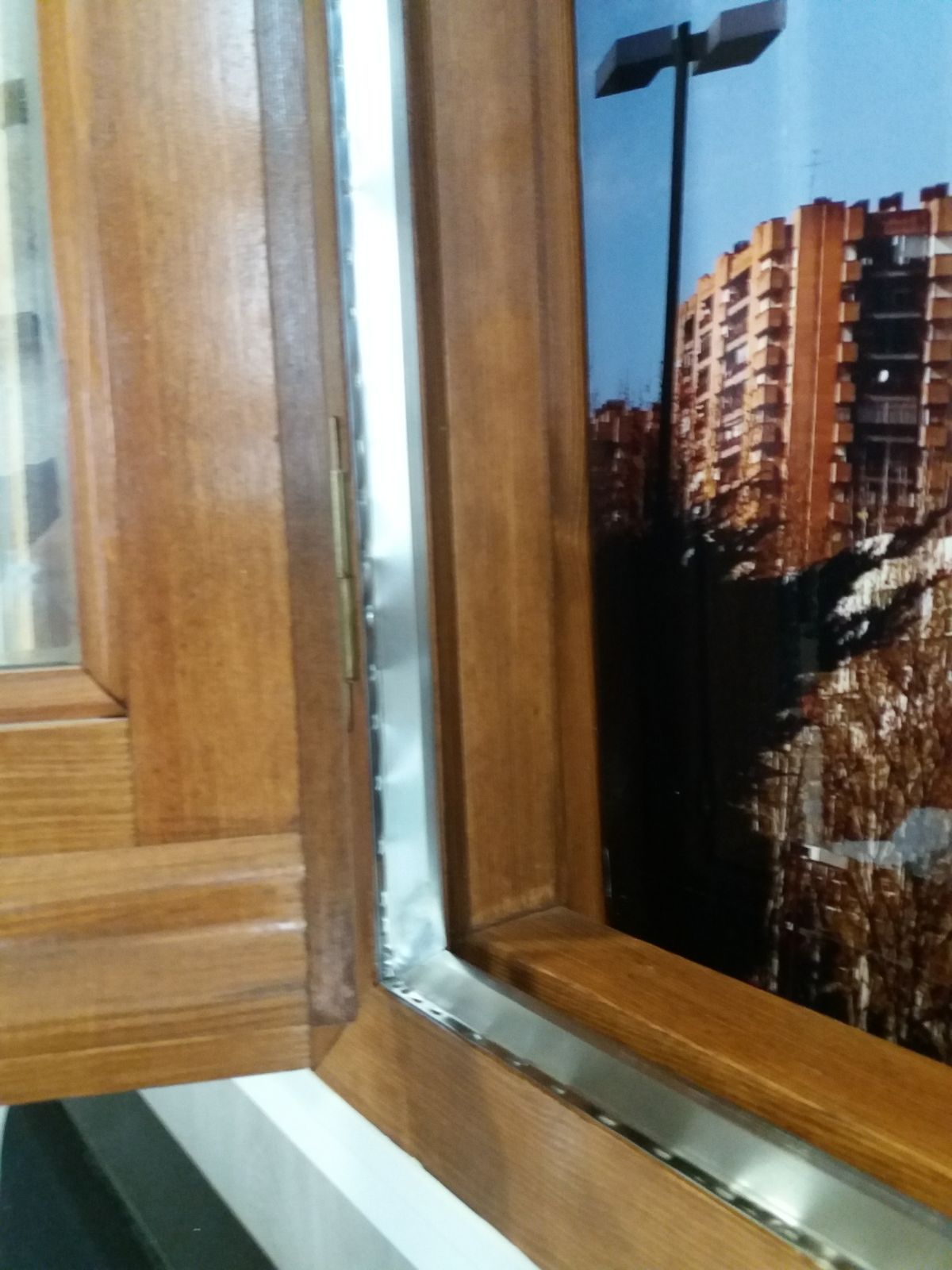 Burlete Flexible en ventana de madera